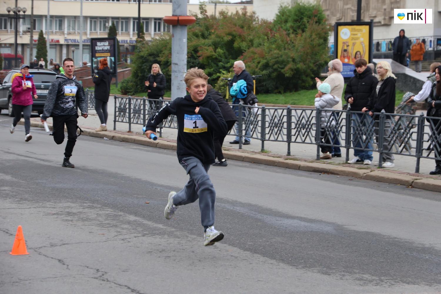 Люди Прикарпаття: на благодійній естафеті "Біжу за ЗСУ" (ФОТО) 16 IMG 0041 resize