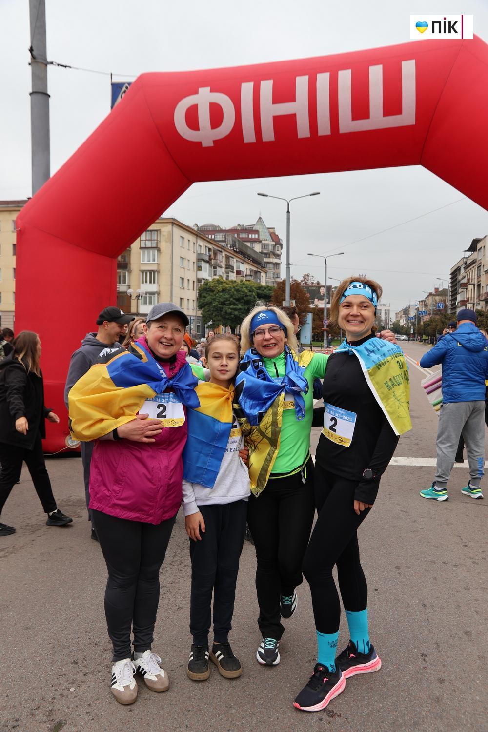 Люди Прикарпаття: на благодійній естафеті "Біжу за ЗСУ" (ФОТО) 25 IMG 0044 resize