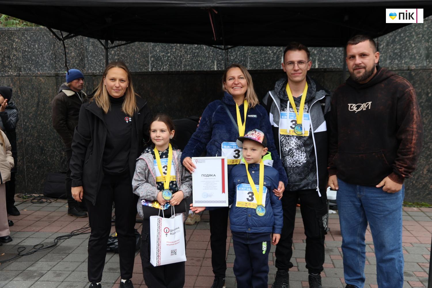 Люди Прикарпаття: на благодійній естафеті "Біжу за ЗСУ" (ФОТО) 12 IMG 0069 resize