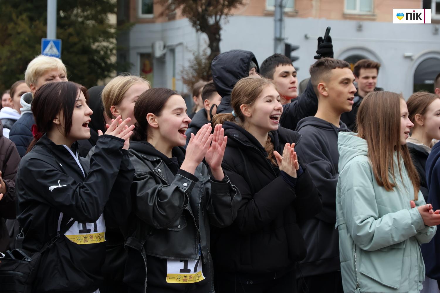 Люди Прикарпаття: на благодійній естафеті "Біжу за ЗСУ" (ФОТО) 11 IMG 0071 resize