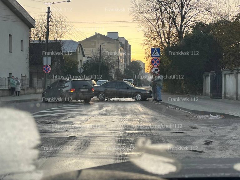 Ранкова ДТП в Івано-Франківську 5 IMG 20251021 081158 224