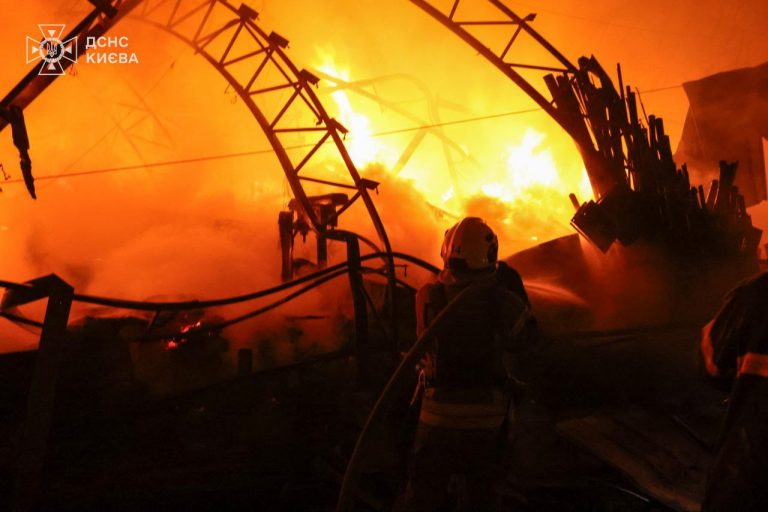 Нічна атака на Київ: травмовані семеро людей 8 IMG 20251023 080328 378