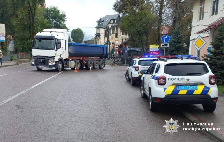 Трагедія у Яремче: жінка померла після наїзду вантажівки (ФОТО) 7 photo 2025 10 01 12 33 35