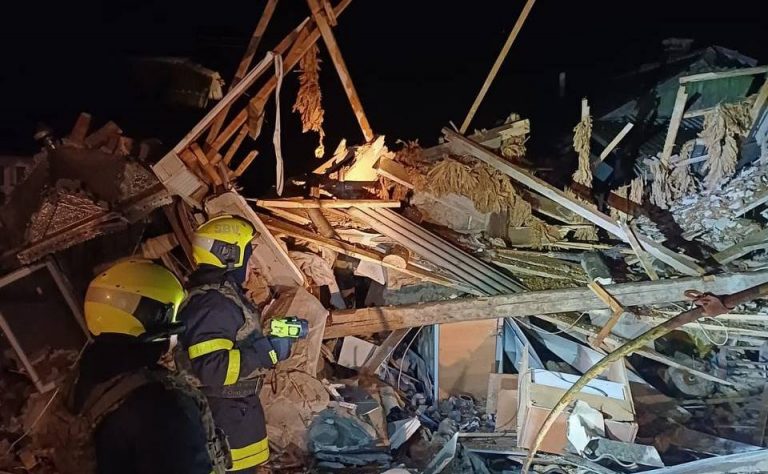 На Прикарпатті стався вибух у приватному господарстві: двоє людей травмовано (ФОТО) 6 photo 2025 10 19 09 42 49111