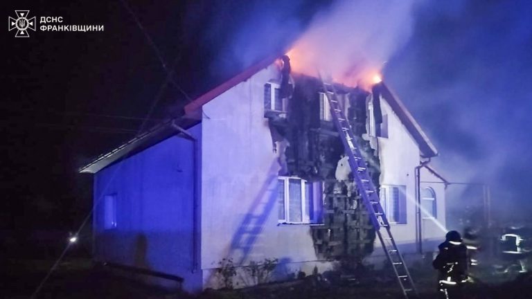 На Прикарпатті за ніч сталося дві пожежі у приватних будинках (ФОТО) 4 photo 2025 10 19 10 19 11 2