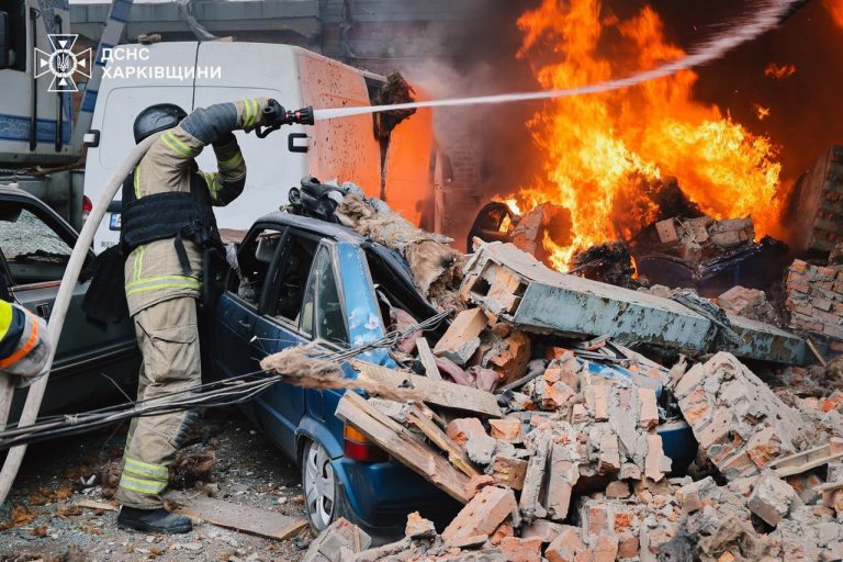 ворог вдарив авіабомбами по Харкову: восьмеро людей постраждали (ФОТО) 8 photo 2025 10 24 13 54 00