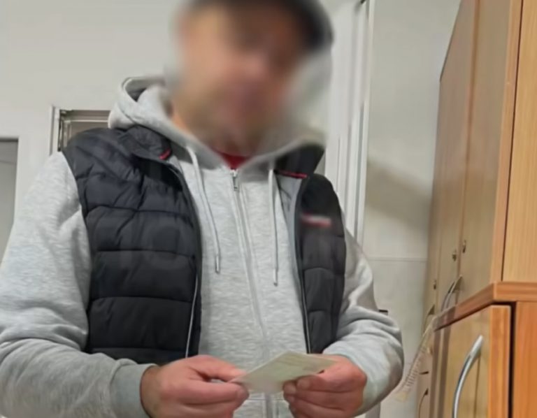 На Тернопільщині водій, який ледь не збив жінку із візком, знову порушив правила (ВІДЕО) 11 На Тернопільщині водій, який ледь не збив жінку із візком, знову порушив правила (ВІДЕО)