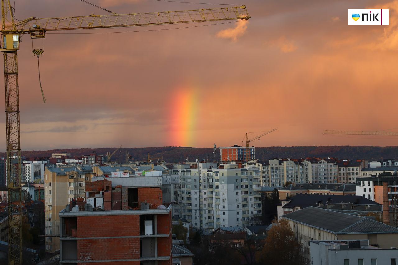 Неймовірна веселка у Франківську (ФОТО) 1 photo 2025 10 28 16 59 12