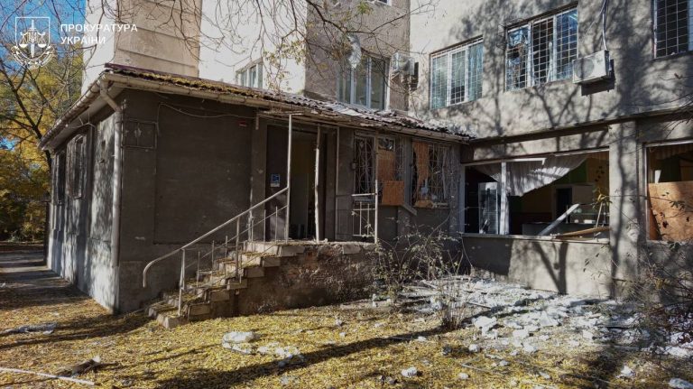 У Херсоні ворог вдарив по дитячій лікарні: серед постраждалих діти (ФОТО) 5 photo 2025 10 29 10 41 42