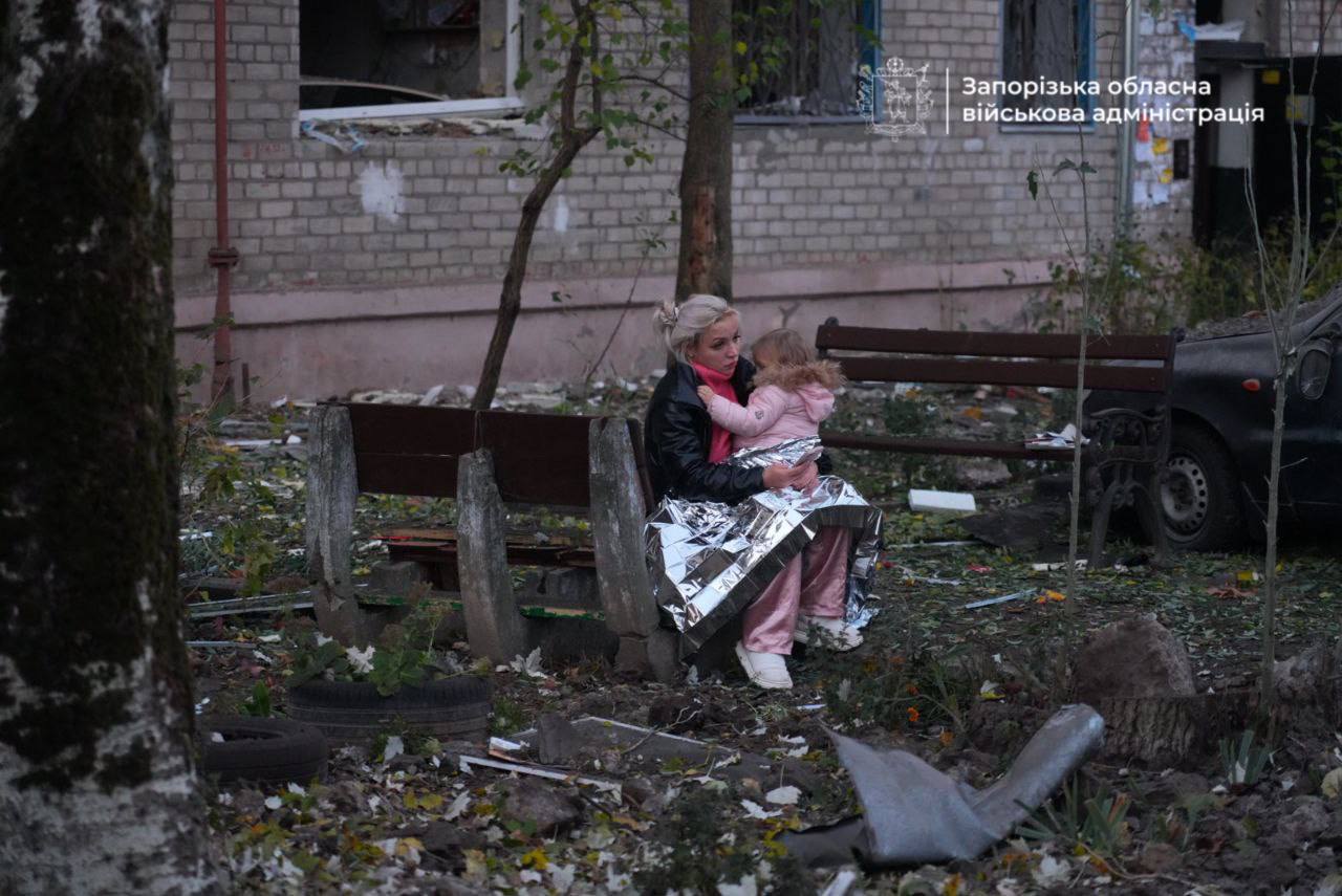 Росіяни кілька годин атакували Запоріжжя: є влучання у гуртожиток (ФОТО) 5 photo 2025 10 30 06 20 55