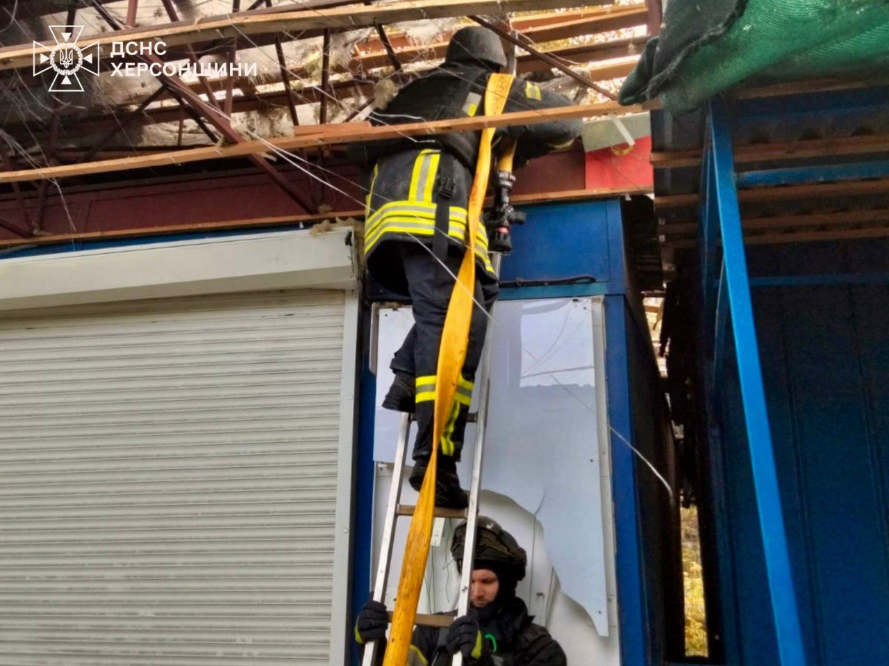 ворог обстріляв Херсон: загинули дві людини, є постраждалі (ФОТО) 3 photo 2025 10 31 14 44 52 2