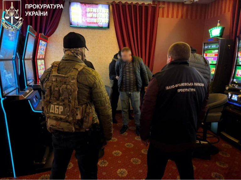 Посадовцям Західного міжрегіонального управління міграційної служби повідомили про підозру 6 photo 5435920505325615677 y
