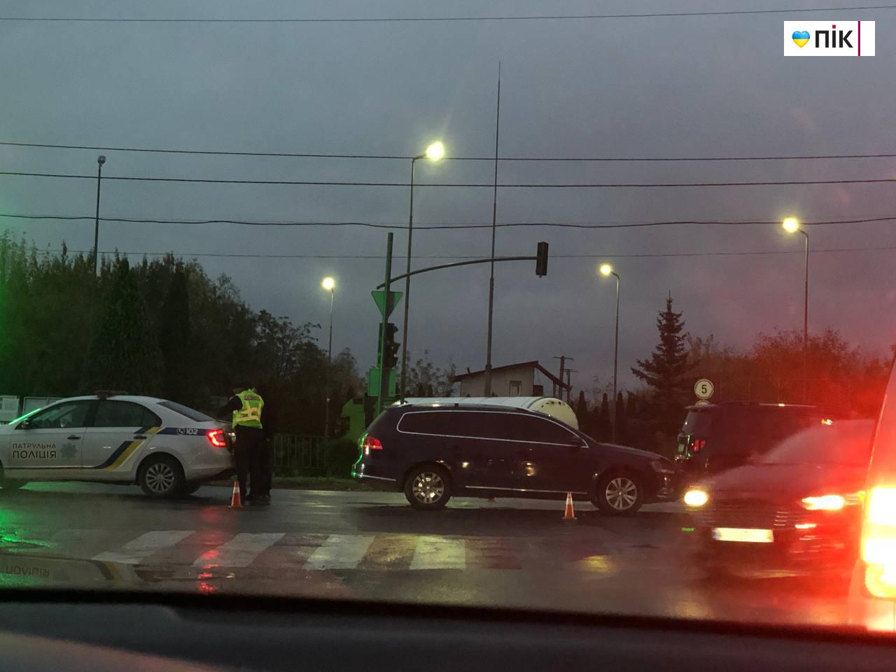 ДТП трапилася в Івано-Франківську (ФОТО) 2 photo 5449801161021454691 y