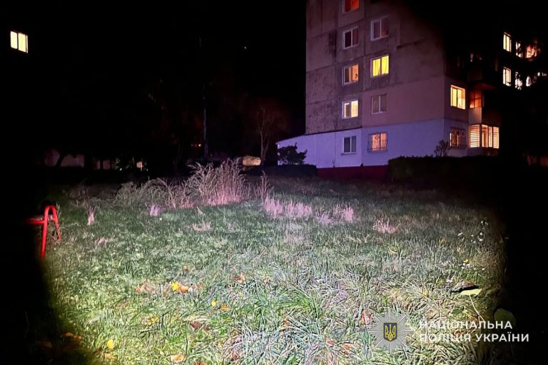 У Тернополі молодик зірвав хрестик з шиї чоловіка та втік (ФОТО) 6 v8 2fbb0a13c8692c6310d01f97c7204ef8
