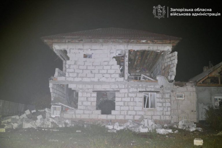 Російські війська знову обстріляли Запоріжжя: які наслідки (ФОТО, ВІДЕО) 10 1234592 1 w 1000