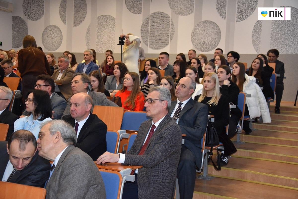 Карпатський університет оголосив про масштабний розвиток дуальної освіти (ФОТО) 9 2294fec6 7e93 4ba4 a1fc 1fb1861ad6b2