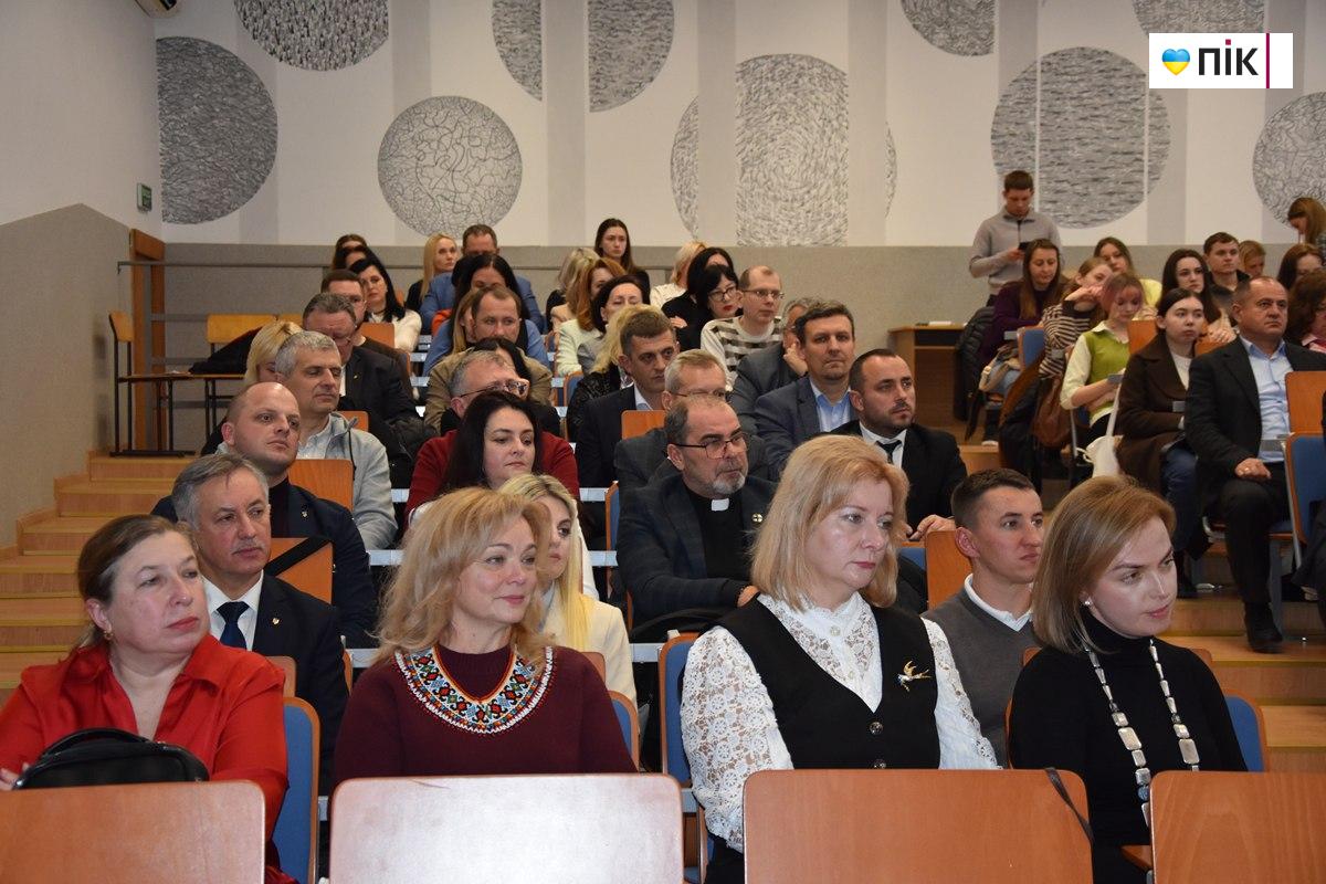 Карпатський університет оголосив про масштабний розвиток дуальної освіти (ФОТО) 16 3ca5e70e 5658 476a 9440 5e1ce1cd905c