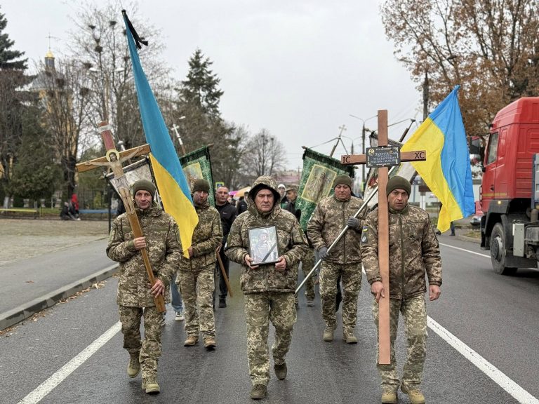 На Прикарпатті провели в останню путь військового Миколу Жураківського (ФОТО) 3 574282754 122146337270701970 3470167250990350050 n