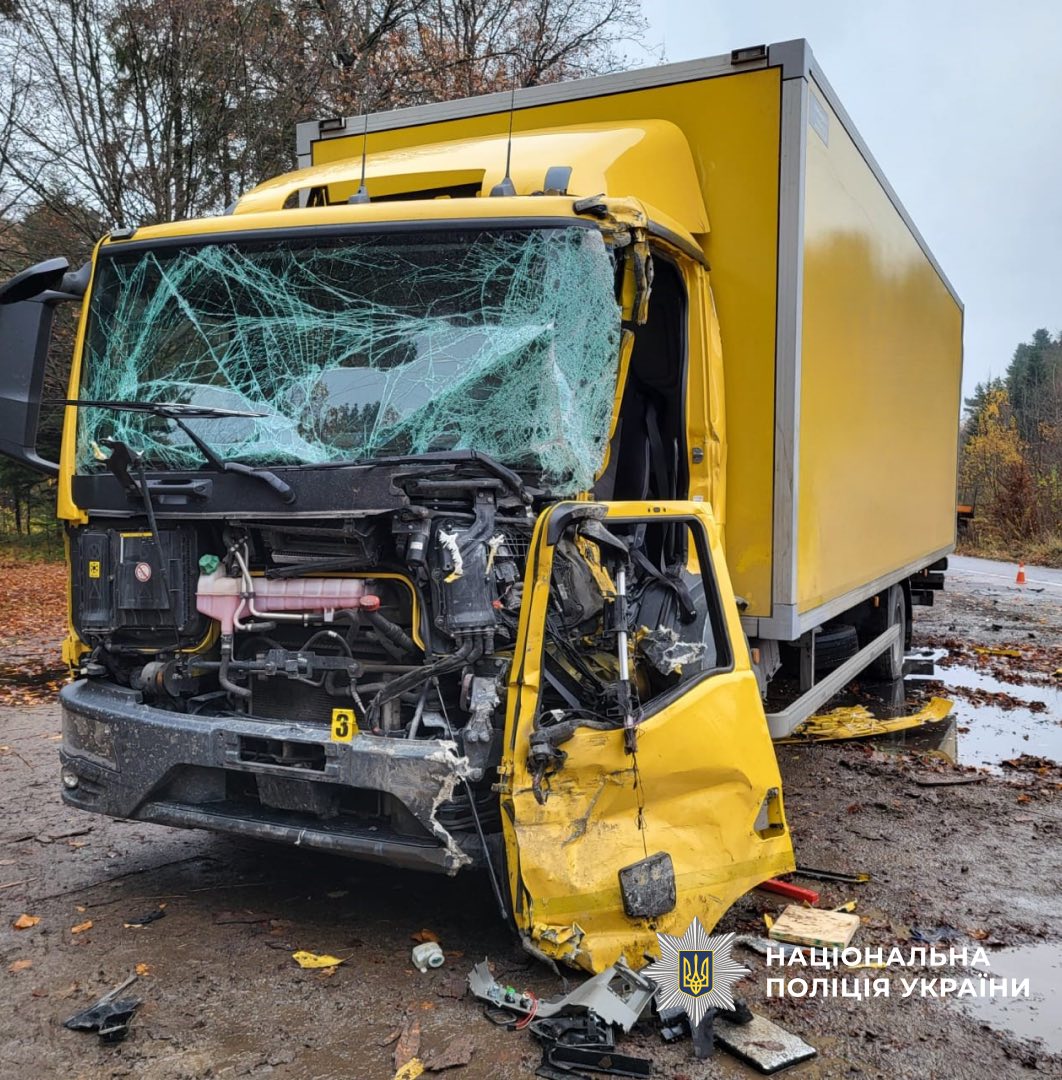 На Калущині внаслідок ДТП травмувався водій вантажівки (ФОТО) 2 574916885 837031132304451 1549639292700145574 n 1