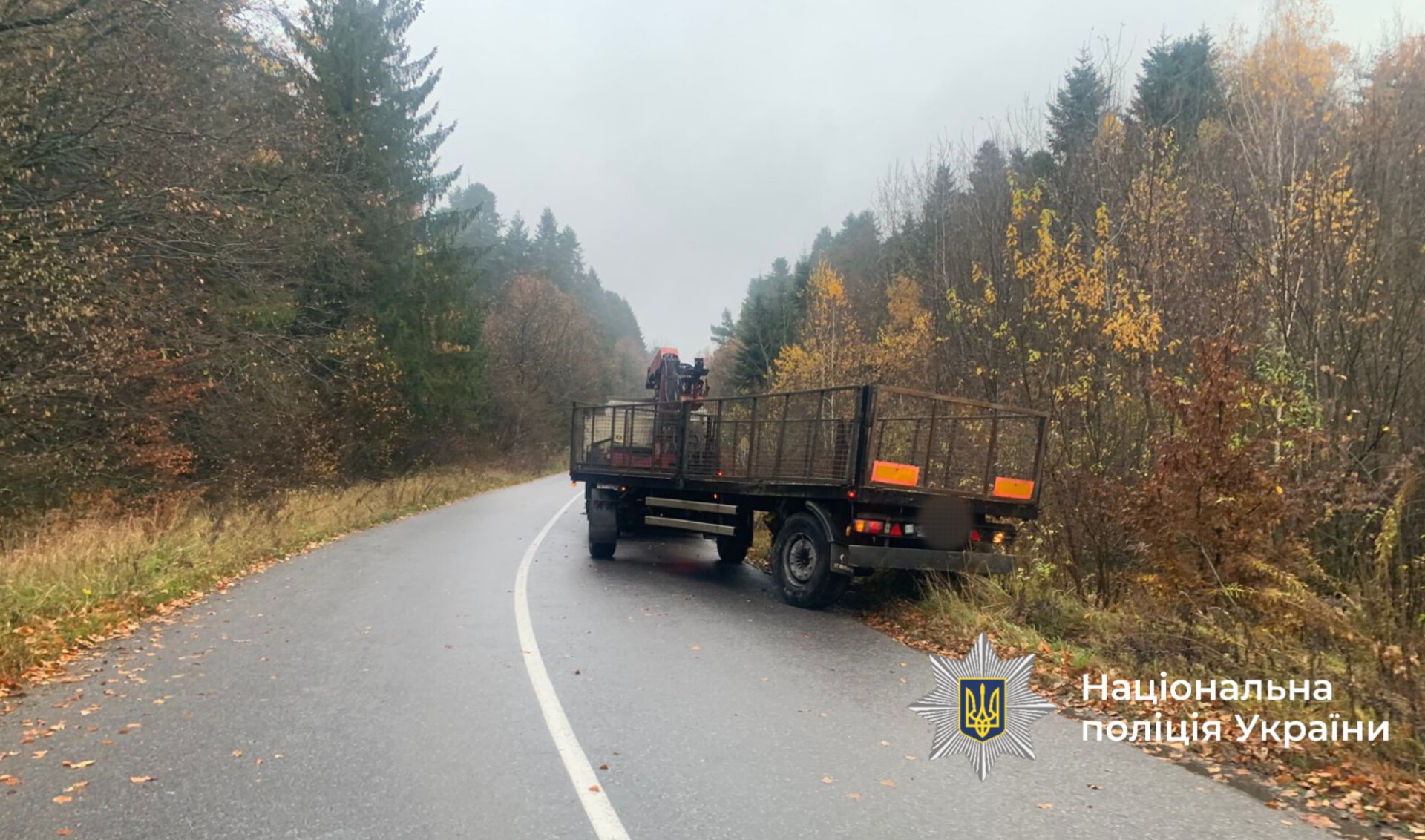 На Калущині внаслідок ДТП травмувався водій вантажівки (ФОТО) 4 574969660 122155558250773237 1630828247843167738 n