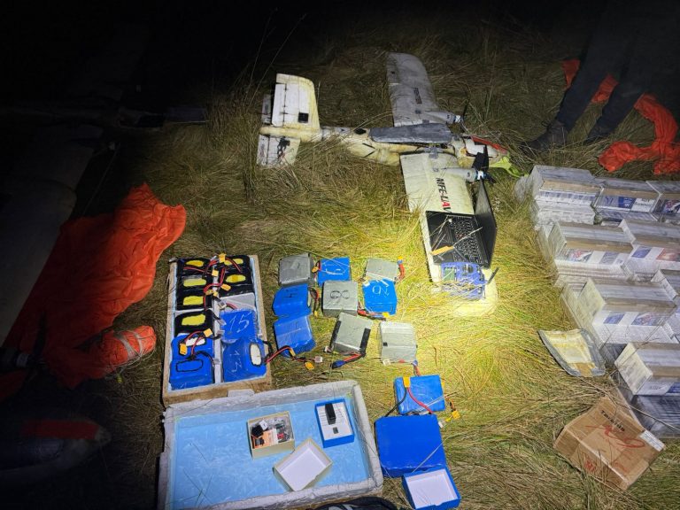 На Львівщині батько і син хотіли відправити цигарки до Польщі дронами 10 На Львівщині прикордонники зупинили “повітряну контрабанду” цигарок дронами