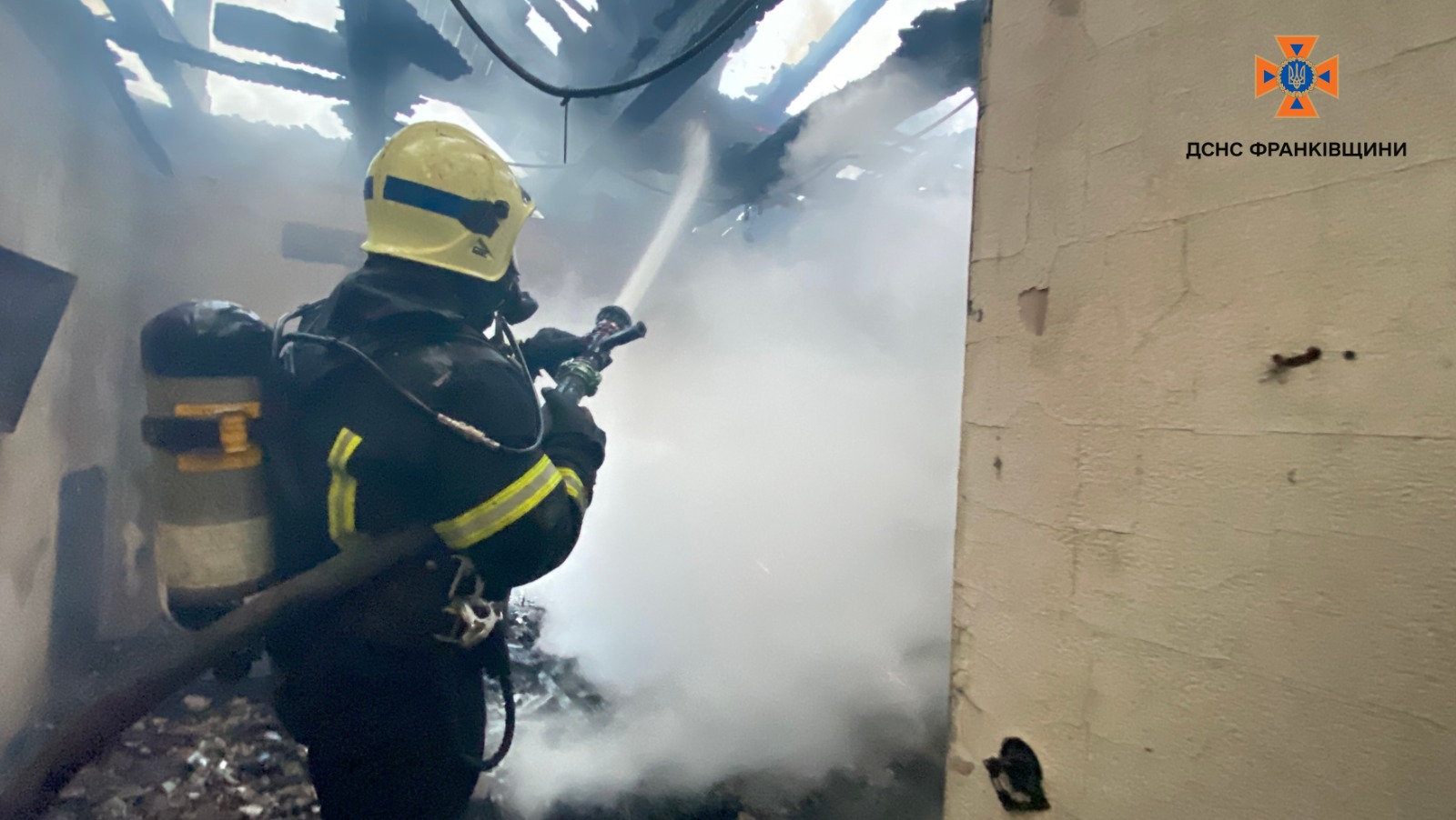 У Поляниці загасили масштабну пожежу в готелі (ФОТО, ВІДЕО) 3 577569588 1268720965295790 2913427175496289367 n