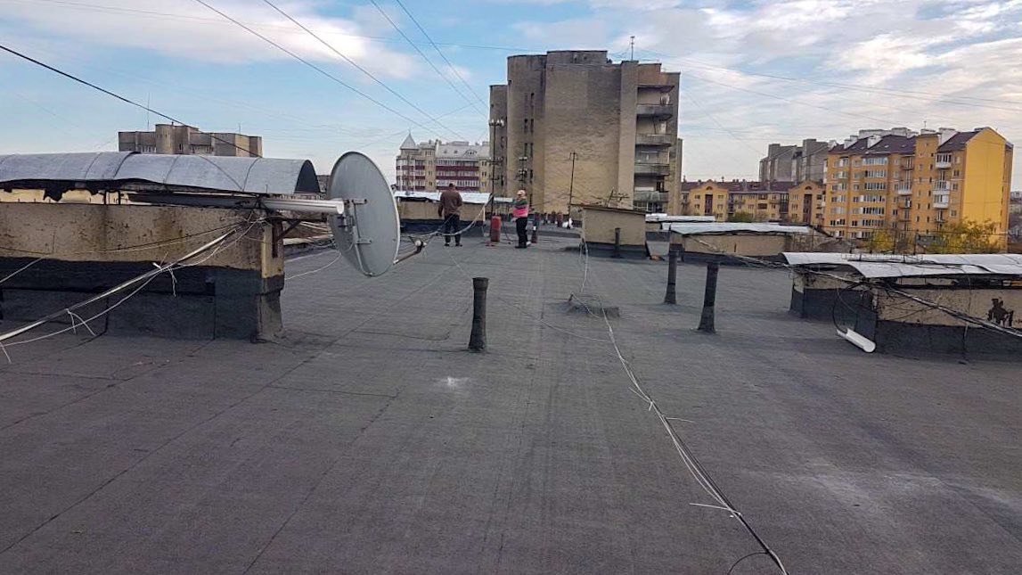 У Франківську відремонтували покрівлю будинку за програмою співфінансування 2 577606029 1403128995147825 7553972848685265078 n