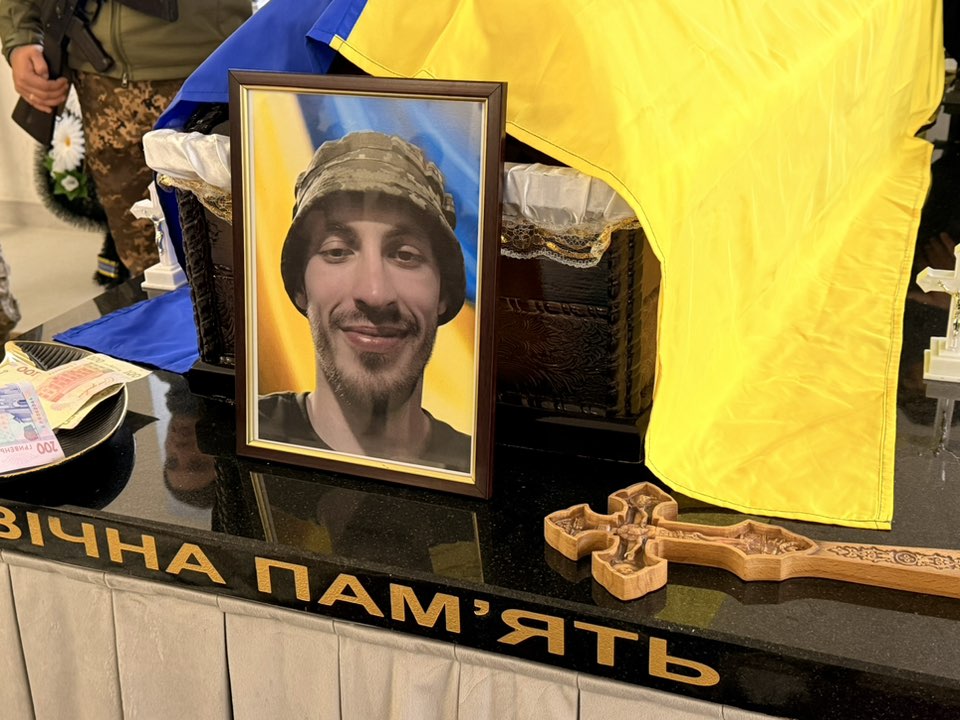 "Добрий, відкритий, щирий": у Надвірній попрощалися із 31-річним бійцем (ФОТО) 1 577876415 1299309625354897 7695486215141237941 n