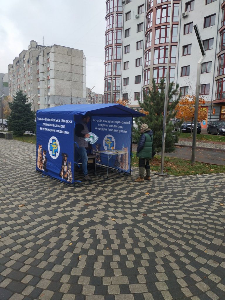 У Франківську можна безоплатно вакцинувати тварин від сказу: де саме 1 579652959 122161185758684498 5214820219033215199 n