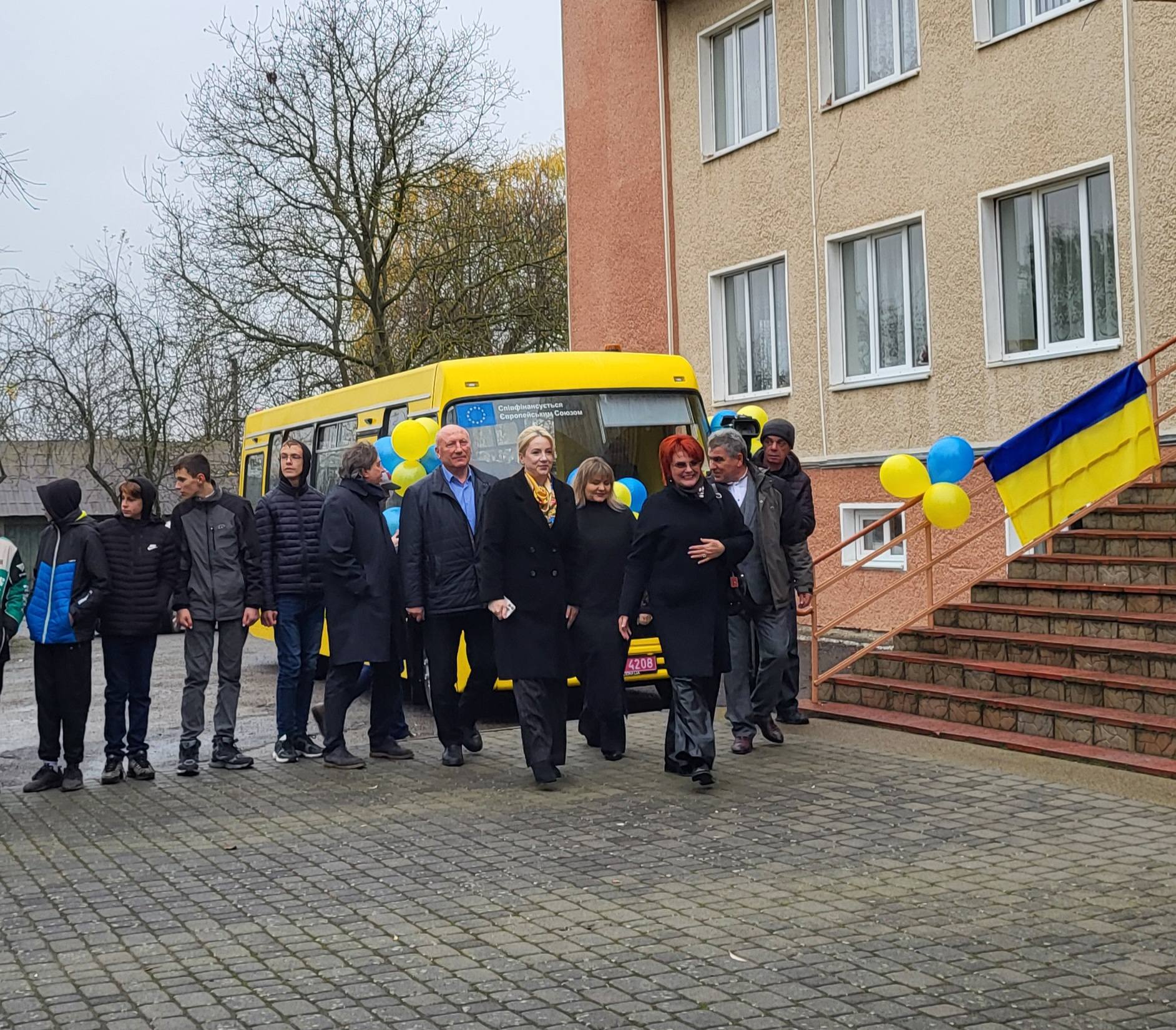 Бурштинська та Більшівцівська громаиди отримали нові шкільні автобуси (ФОТО) 2 579996718 1157462096573002 6124180882359752574 n