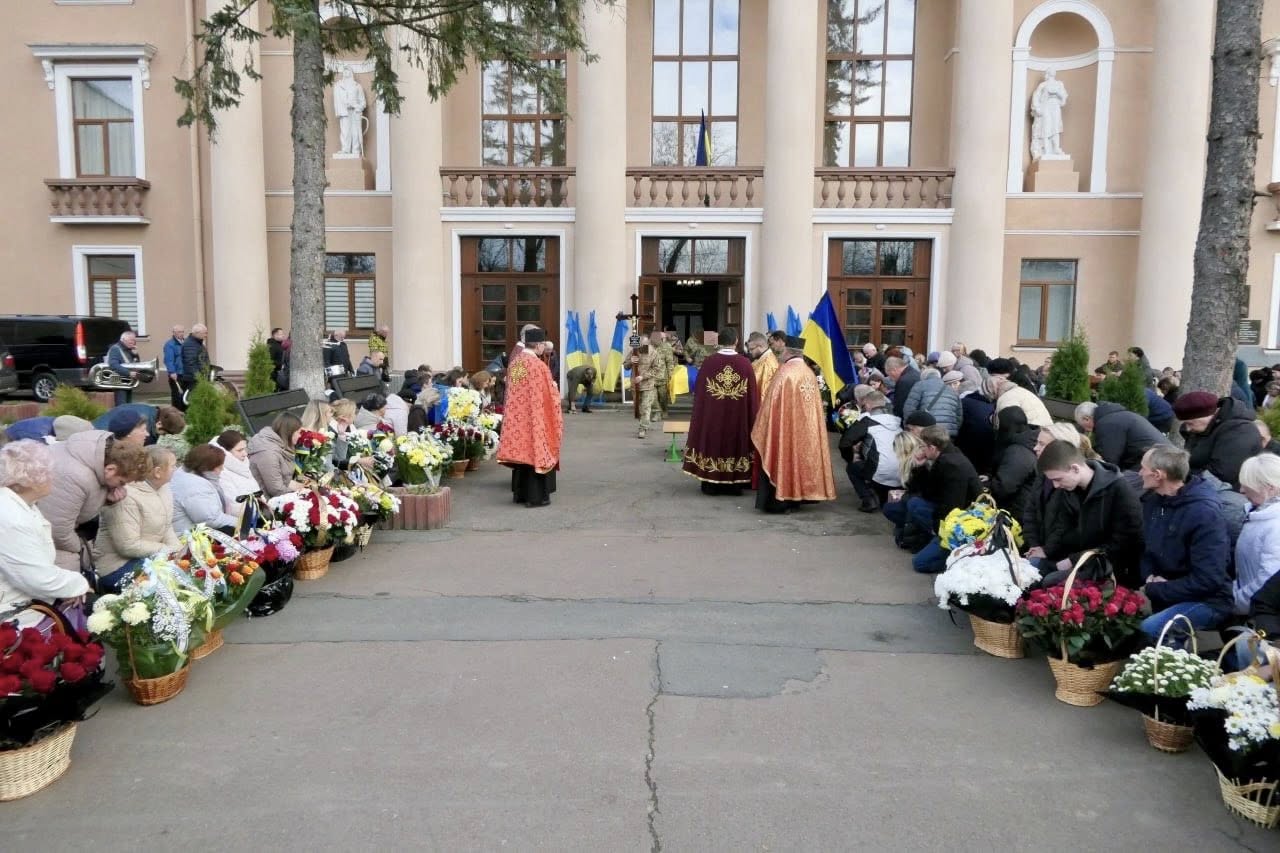 На Калущині попрощалися із 31-річним військовим Сергієм Дранутою (ФОТО) 3 580530599 872428571975311 6558852218079934289 n