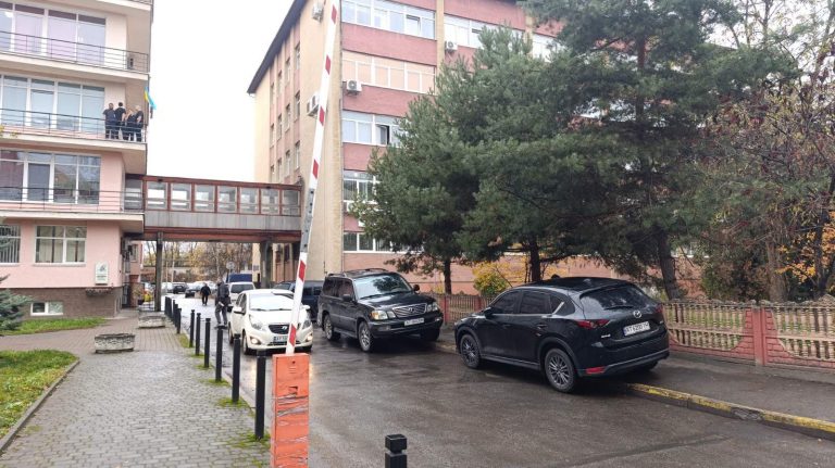 У Франківську щодня інспектори з паркування складають 250 постанов на водіїв