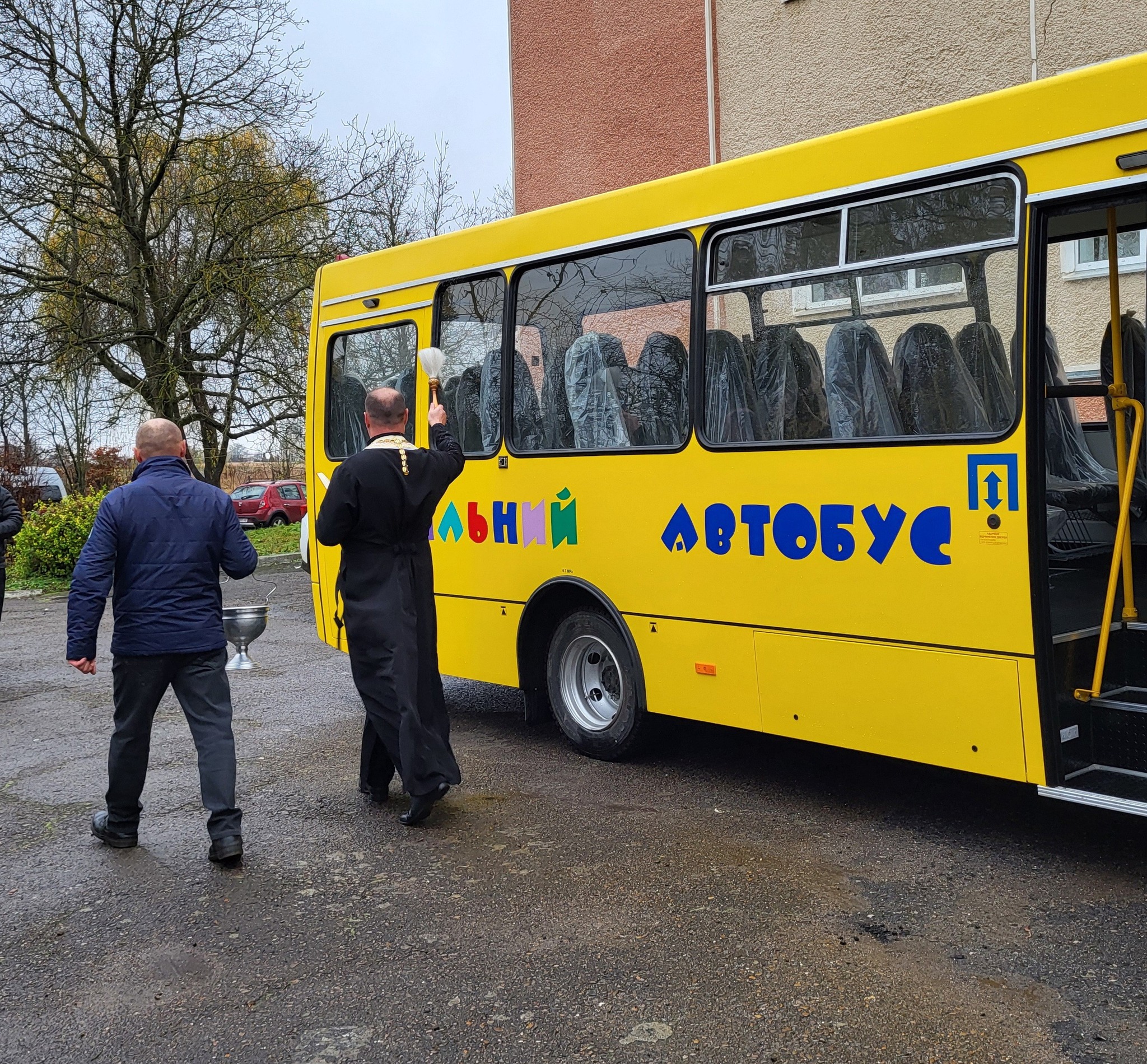 Бурштинська та Більшівцівська громаиди отримали нові шкільні автобуси (ФОТО) 4 581094505 1157465063239372 7423691204061774325 n
