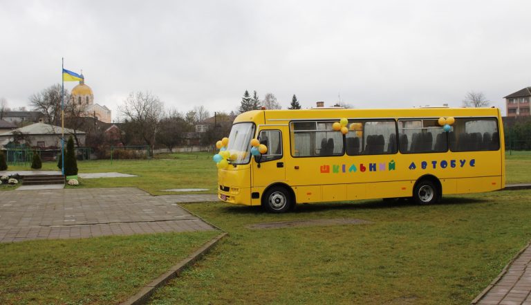 Бурштинська та Більшівцівська громаиди отримали нові шкільні автобуси (ФОТО)