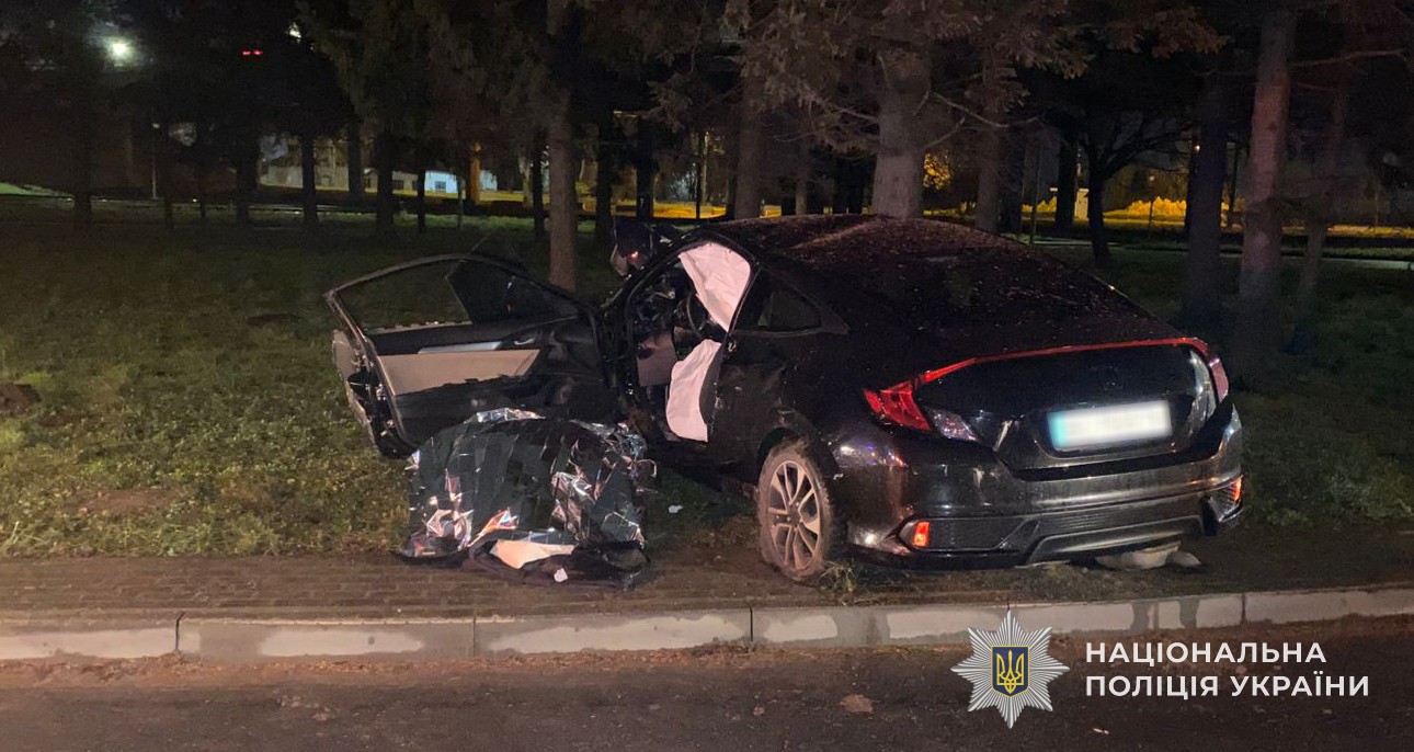 Автотроща на Львівщині: легковик врізався у дерево (ФОТО) 1 584304762 1266945998810502 6242256106862274512 n