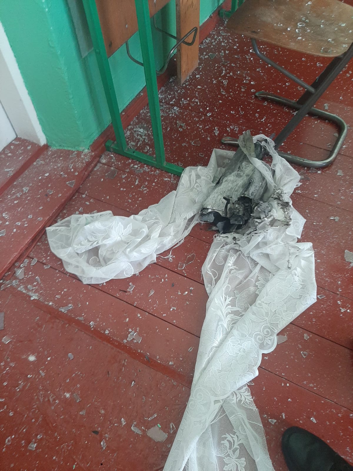 На Тернопільщині уламки ракети пошкодили школу та будівлі (ФОТО) 1 584476717 1249124357260604 6962685370122569462 n