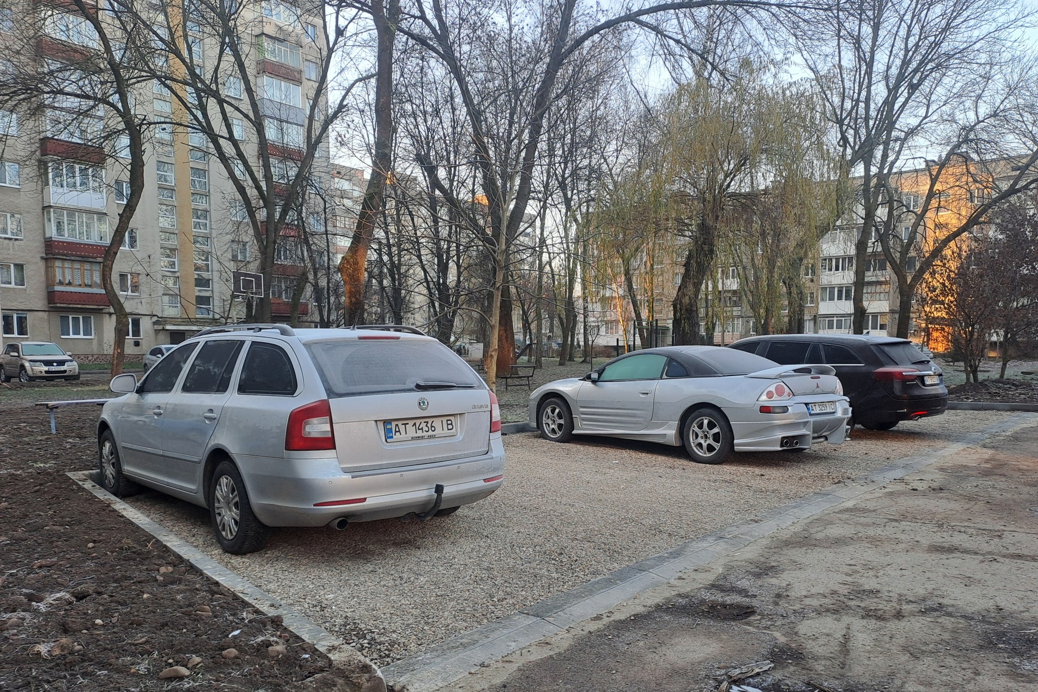 Менше машин на газонах: у Калуші створили нові паркувальні зони (ФОТО) 4 585156565 878417198043115 2348121752096886971 n