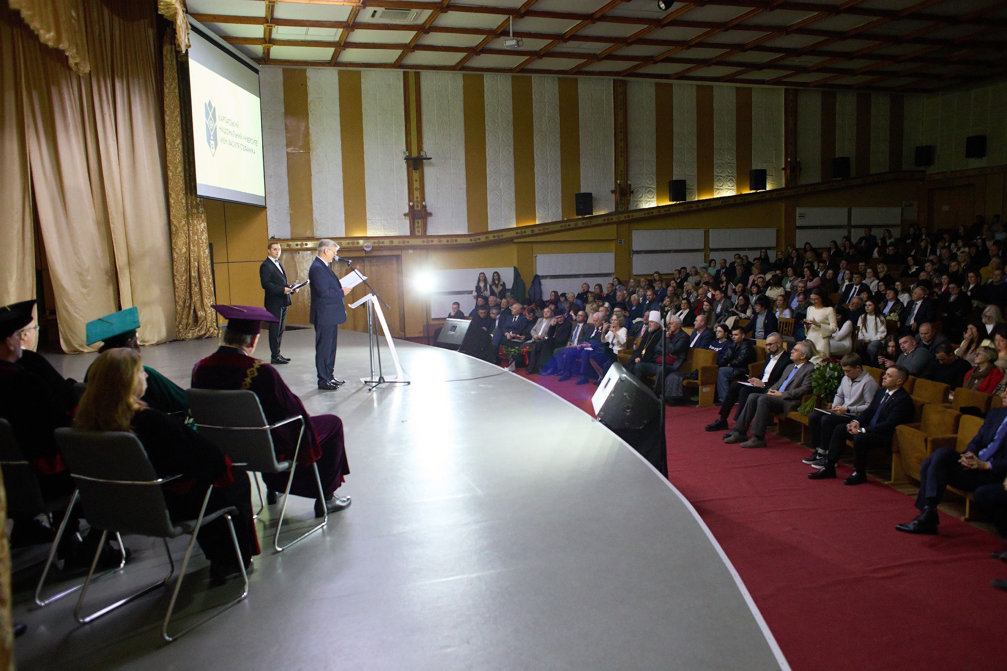 «Жоден ректор не може змінити університет сам»: Валентина Якубів офіційно очолила КНУВС (ФОТО) 5 585883593 1436727408023511 610612099803445449 n