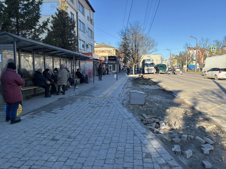 У Франківську облаштовують нову заїзну кишеню на вулиці Коновальця 6 588572468 1419612480166143 2371866614948792242 n