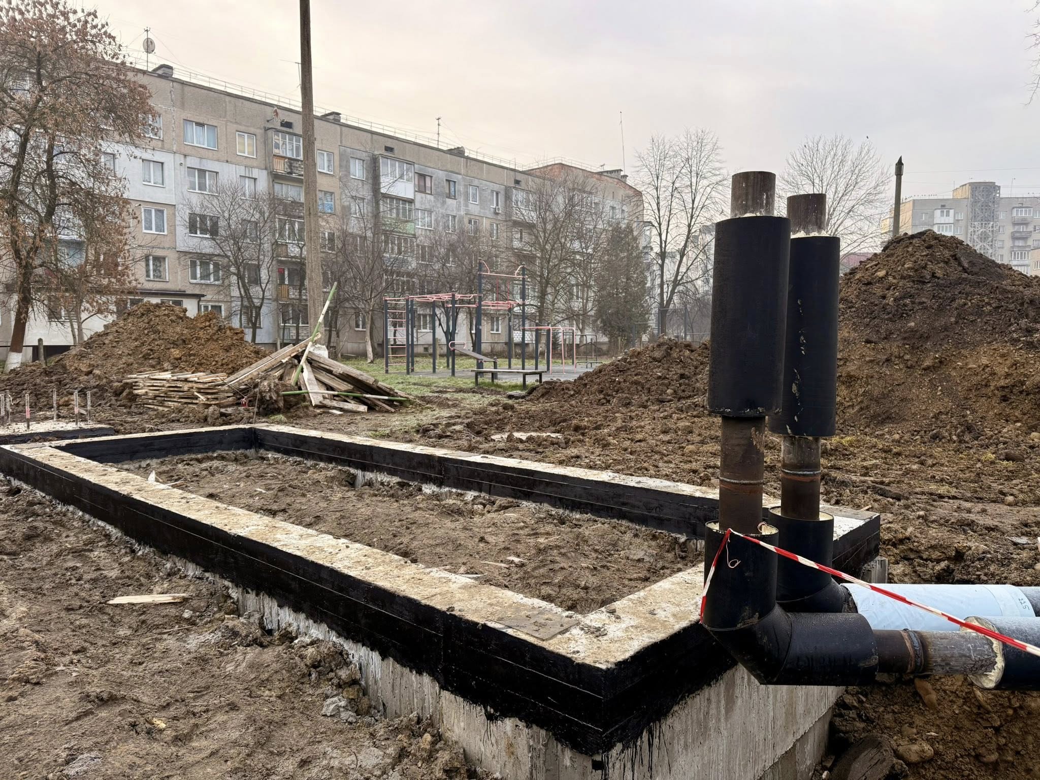 У Калуському ліцеї облаштовують модульну газову котельню (ФОТО) 2 588585130 883777560840412 6709812583643071364 n