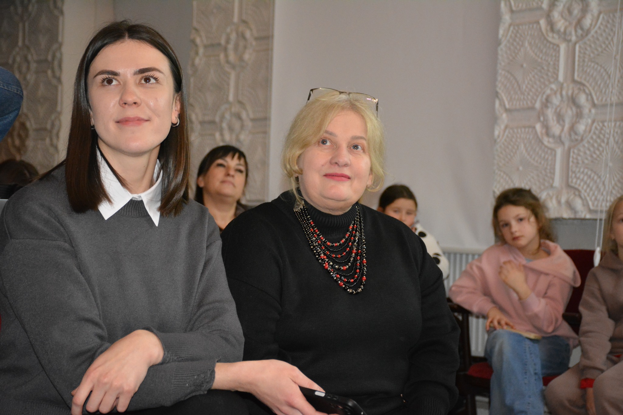 "Шовкова косиця": у Надвірній зібрала аншлаг на творчому звіті (ФОТО) 5 589250600 1314434467175746 4150542964151925761 n