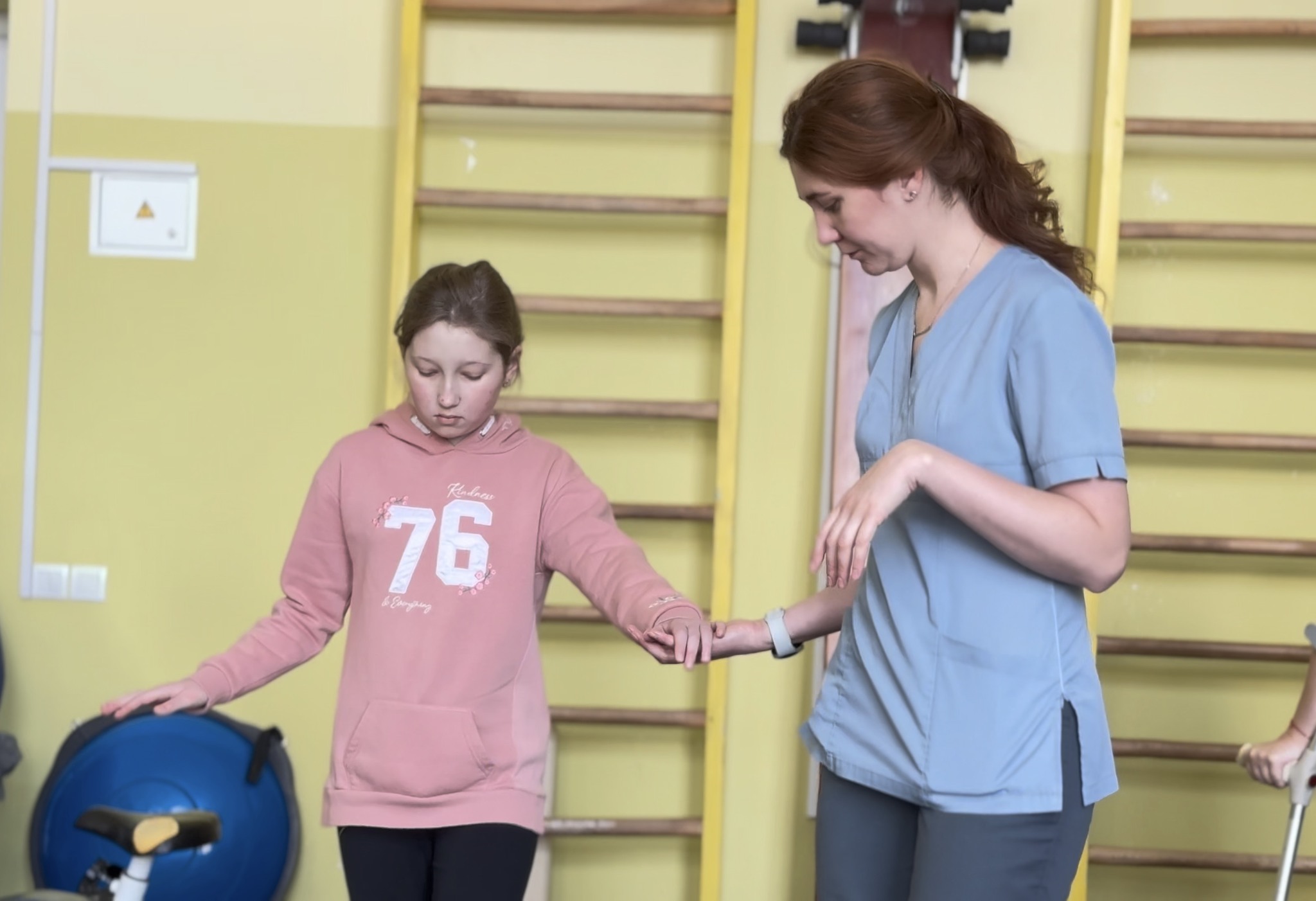 Медики видалили складну пухлину мозку 12-річній дівчинці з Косівщини 589572358 1412356154232836 1140694897344888114 n