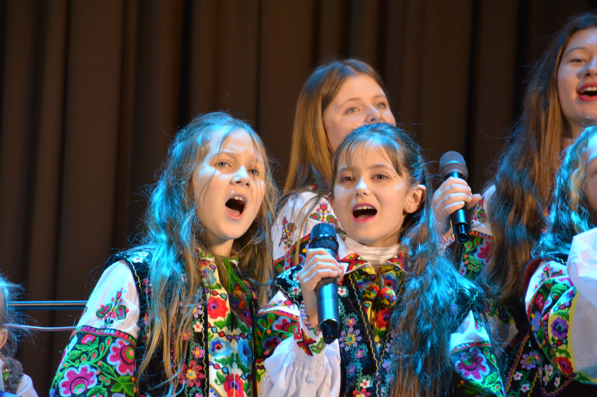 "Шовкова косиця": у Надвірній зібрала аншлаг на творчому звіті (ФОТО) 3 589790815 1314433740509152 6640240424753619577 n