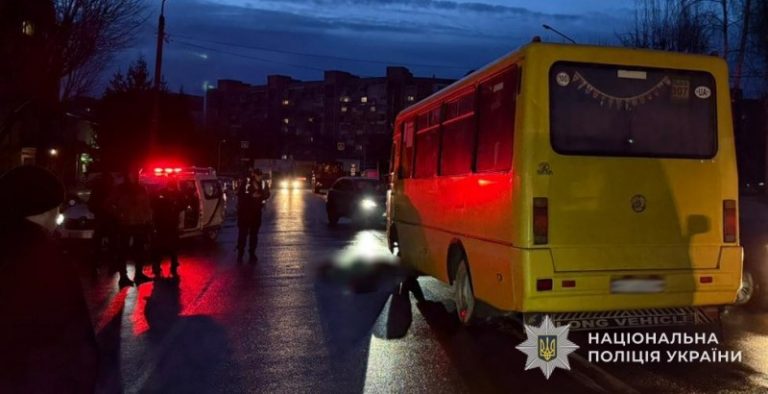 На Львівщині під колесами автобуса загинула жінка (ФОТО) 3 На Львівщині під колесами автобуса загинула жінка (ФОТО)