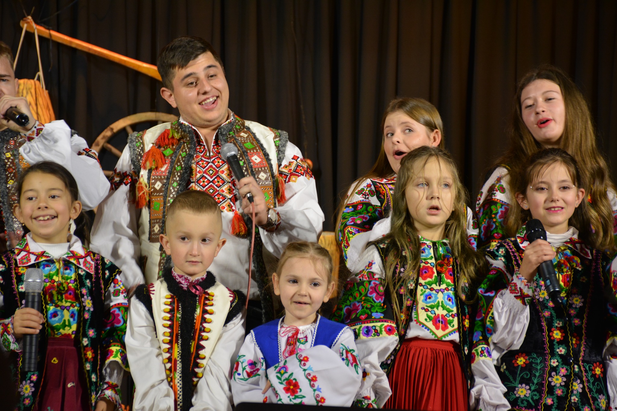 "Шовкова косиця": у Надвірній зібрала аншлаг на творчому звіті (ФОТО) 2 589959865 1314435717175621 176397702394725734 n