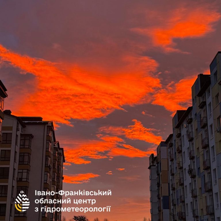 Синоптики показали схід сонця на Франківщині 25 листопада 4 Синоптики показали схід сонця на Франківщині 25 листопада