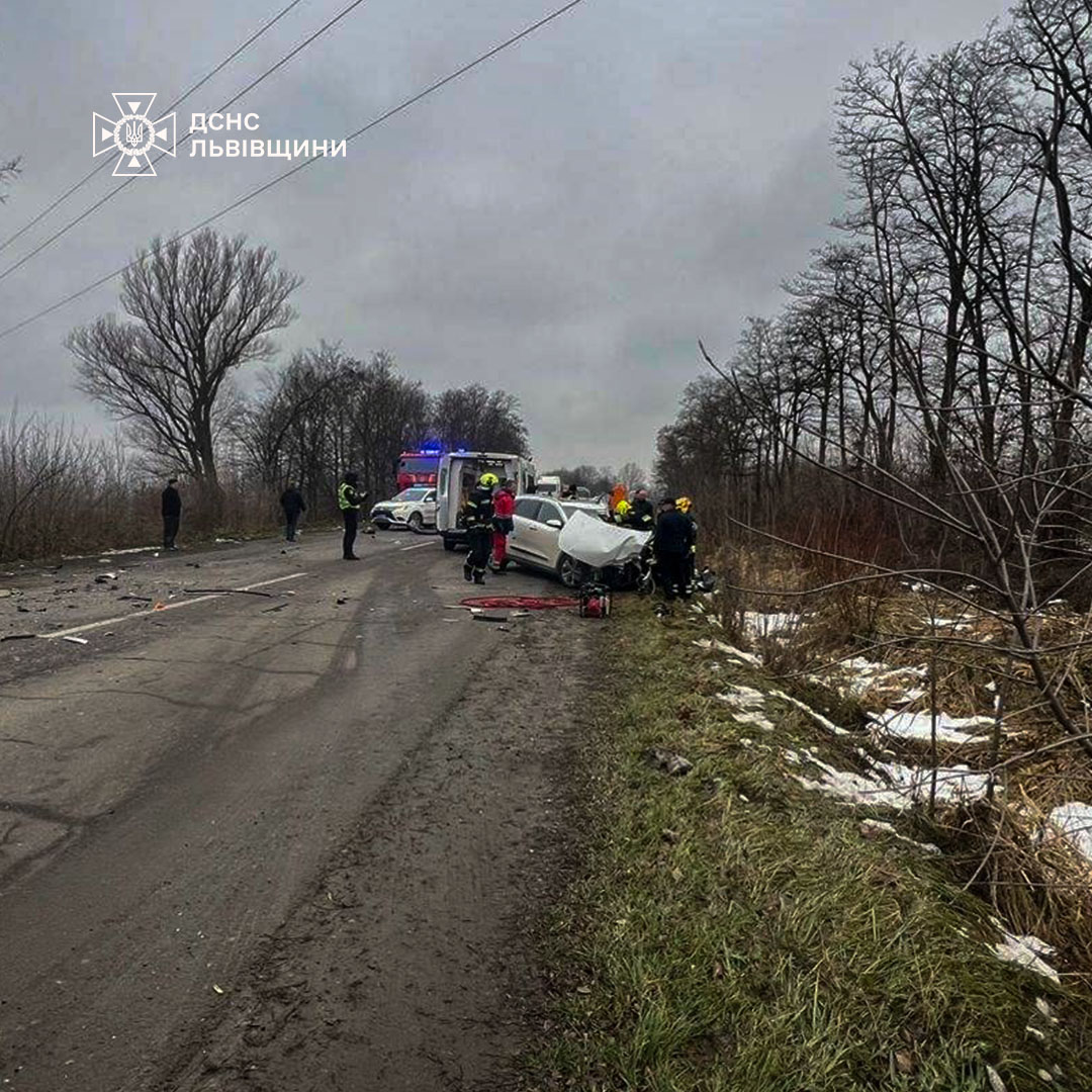 Автотроща на Львівщині: зіткнувся легковик та рейсовий автобус (ФОТО) 2 590286853 1171119041780295 6474150628039761392 n