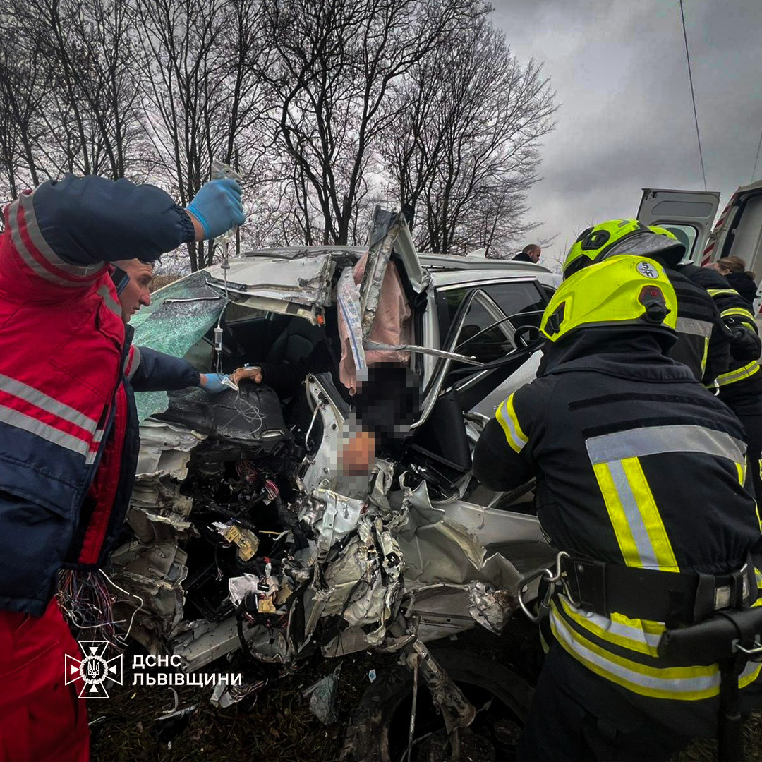Автотроща на Львівщині: зіткнувся легковик та рейсовий автобус (ФОТО) 3 591273317 1171119038446962 8619772475652783308 n