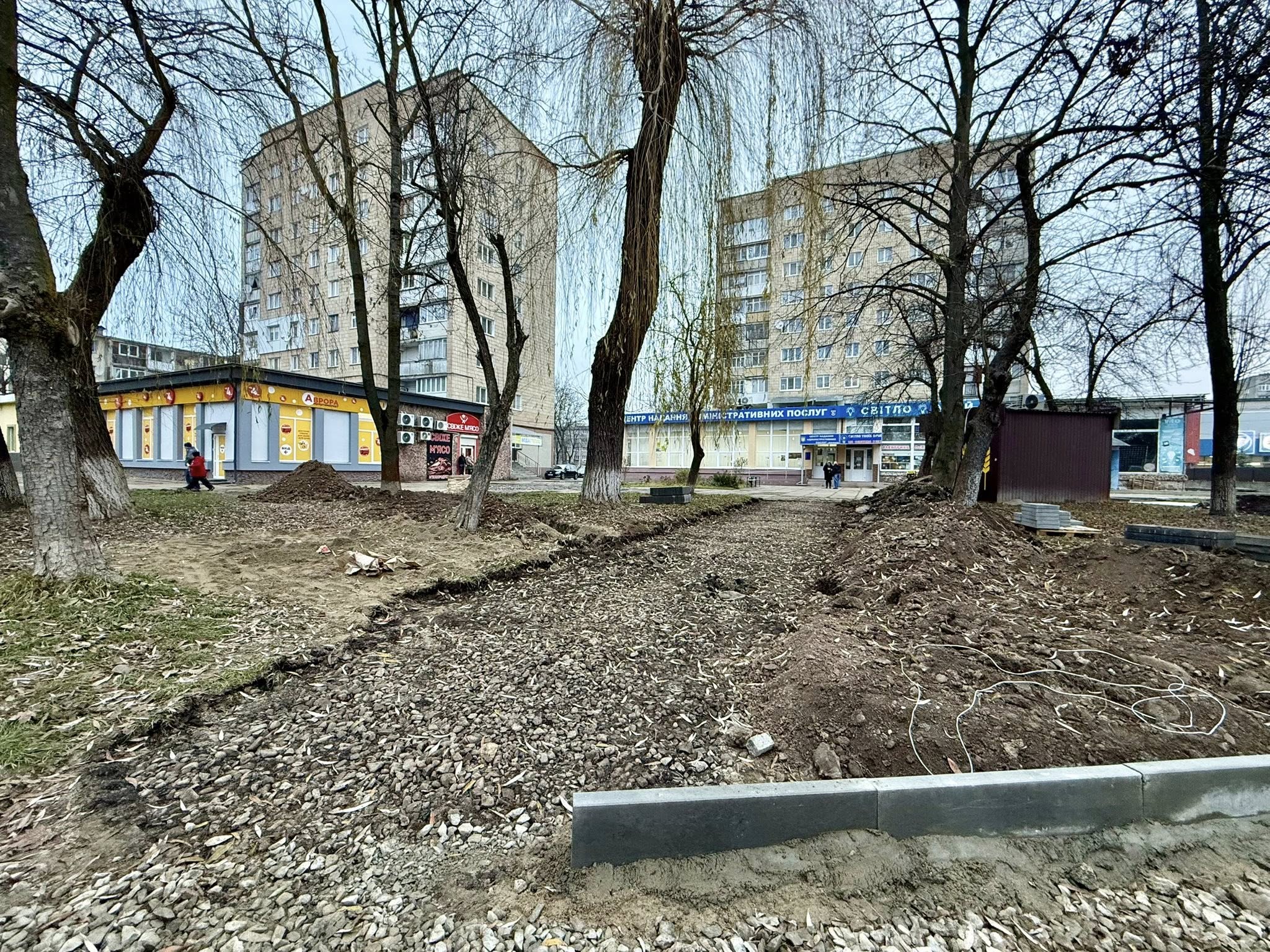 У Калуській громаді облаштовують безбар'єрне покриття біля ЦНАПу та нові острівці безпеки (ФОТО) 1 591979463 885257080692460 2739870155604322428 n