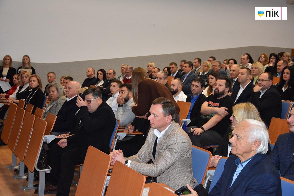 Карпатський університет оголосив про масштабний розвиток дуальної освіти (ФОТО) 8 5ac2cdb8 f540 40d1 9f06 813c94e19853